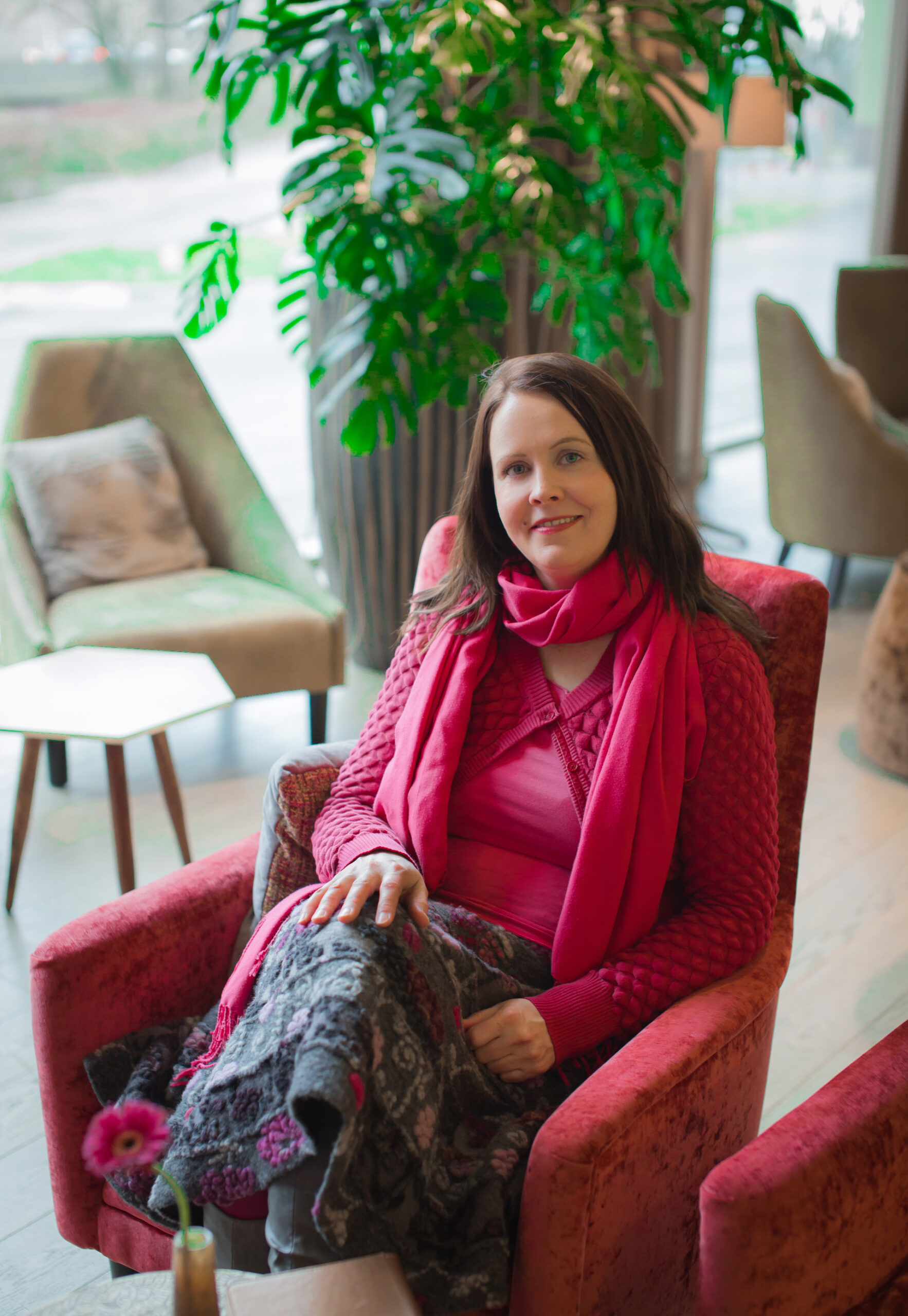 Irmeli ist einfach zufrieden und glücklich Skaliert Irmeli ist einfach zufrieden und glücklich Skaliert